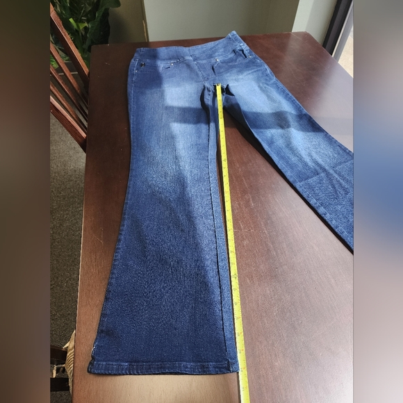 Belle by Kim Gravel *Distressed Pull on Jeans. - Picture 6 of 9